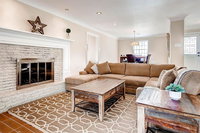 4000 sq ft entire house close to the Strip Accommodation Houston