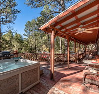 Winterfell 2 Bedrooms Sleeps 4 WiFi Gas Grill Hot Tub Fireplace - Accommodation Houston