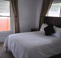 Bright and Cool Powell Apartment - Accommodation Houston