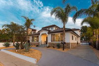 5M Modern Venice Home w Pool and Outdoor Living Accommodation Houston