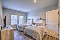 '303 Wine Down' Hill Country Home - 1Mi to Winery Accommodation Houston