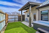 'Tempranillo Haus' with Hot Tub 2 Miles to Downtown Accommodation Houston