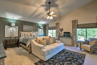 'The Cactus Ranch House' with Pool and Outdoor Kitchen Accommodation Houston