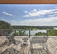 'The Cloud House' Spicewood House with Lake Views - Accommodation Houston