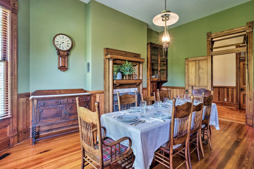 23-Acre Victorian Farmhouse 30 Min To Austin! - thumb 1