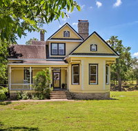 23-Acre Victorian Farmhouse 30 Min to Austin - Accommodation Houston