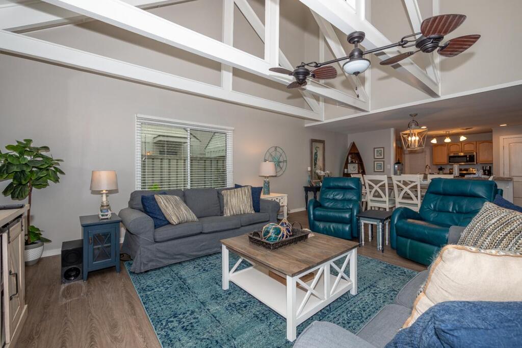 617 Queen's Grant Villas - thumb 1