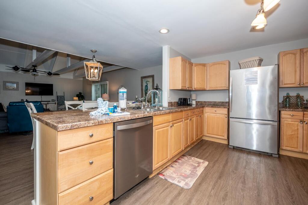 617 Queen's Grant Villas - thumb 3