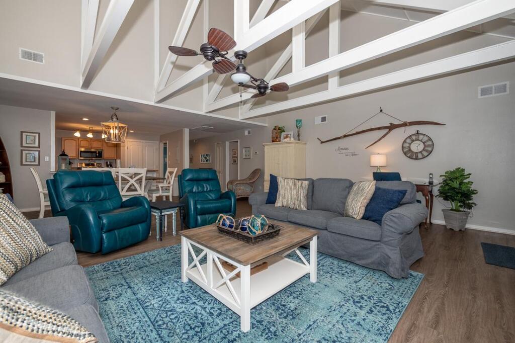 617 Queen's Grant Villas - thumb 2