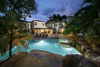 8 Bedroom Villa Fits 20 with Movie Theater Pool Basketball Accommodation Houston