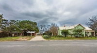 Agarita Haus Amp Outback Home Accommodation Houston