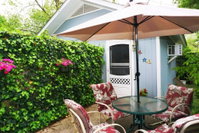 Bandit's Hideaway- Rosey's Cottage Accommodation Houston