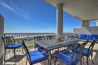 Beachfront Resort Condo - with Sweeping Ocean Views Accommodation Houston
