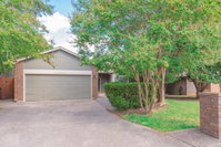 Beautiful House in an upscale neighborhood with POOL Private Patio  BBQ Accommodation Houston