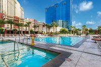 Beautiful Pool View with No Resort Fees and Free Parking at MGM Signature Accommodation Houston
