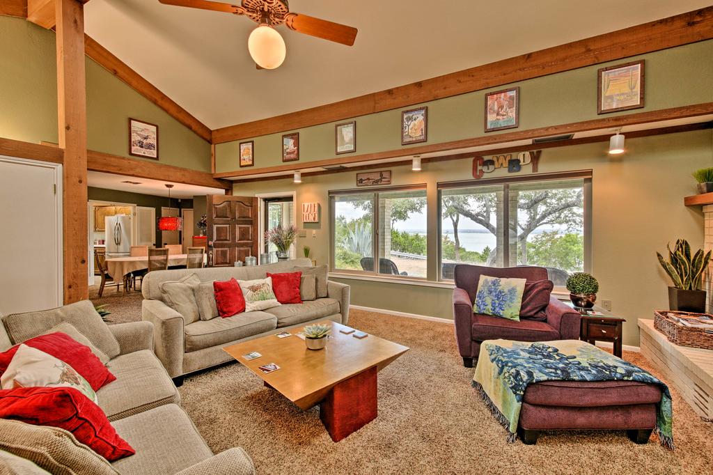 Canyon Lake Home W/Yard- .5 Mi To Boat Launch - thumb 3
