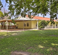 Canyon Lake Home with Hot Tub- Walk to the Guadalupe - Accommodation Houston