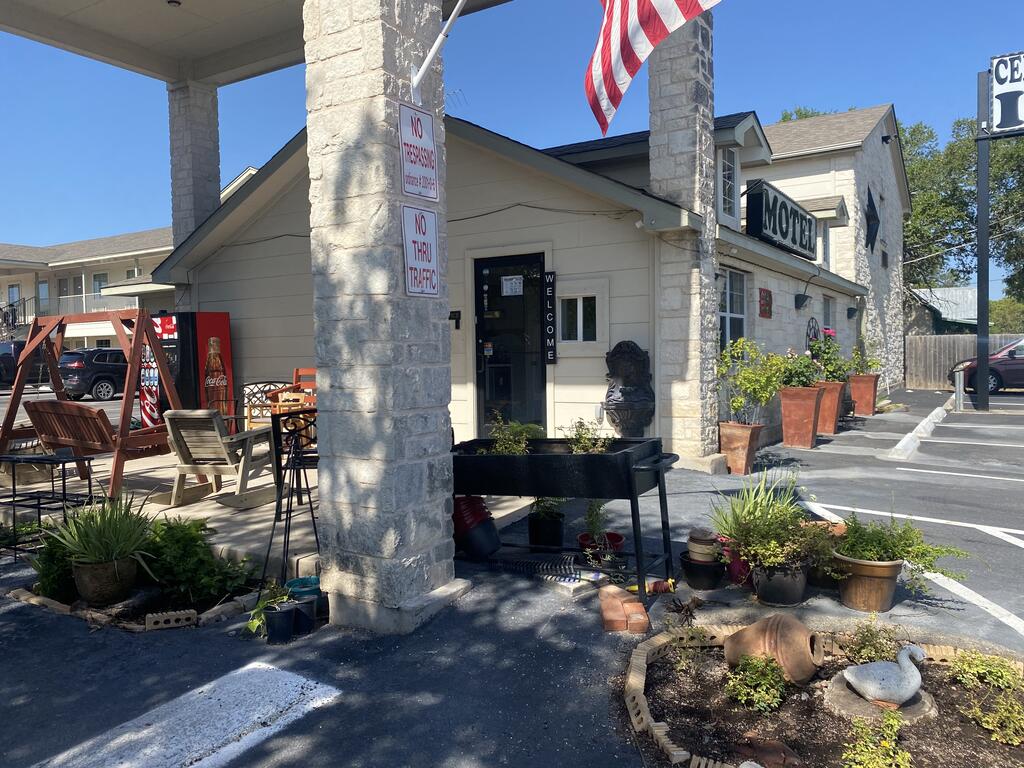 Cedar Creek Inn - thumb 3