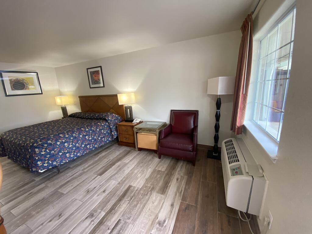 Cedar Creek Inn - thumb 1