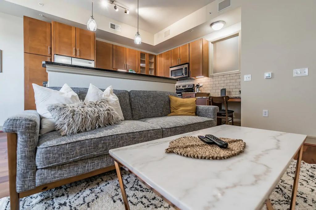 Centrally Located Getaway + Pool - thumb 2