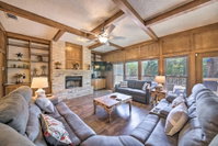 Charming House with Hot Tub Fire Pit  Deck Accommodation Houston