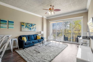 City Living - KING BED - 1BR + Balcony - 4KTVs