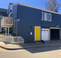 Colorful Capitola Village Cottage - Accommodation Houston