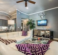 Custom Luxury Loft in Airplane Hangar - Near Lake cottage - Accommodation Houston