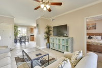 Dawn 813-Poolside Pleasure Condo Accommodation Houston