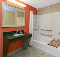 Days Inn  Suites by Wyndham Arlington Near Six Flags - Accommodation Houston