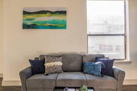 Downtown 1 and 2 BR Apts by Frontdesk Accommodation Houston
