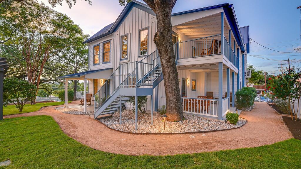 Downtown Marble Falls Boutique House - thumb 2
