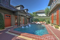 Dreamy Boho Cottage with Private Pool - 3 Mi to DTWN Accommodation Houston