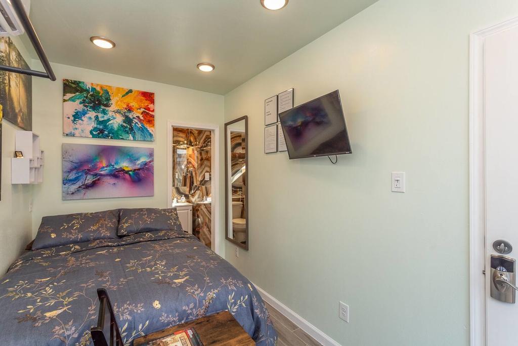 East Downtown Micro-luxe Container Living Pod #9 - thumb 2