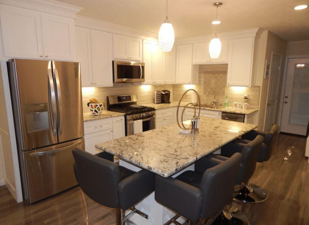 East End Luxury Gem - With Deck, Office & Huge Yard! - thumb 3