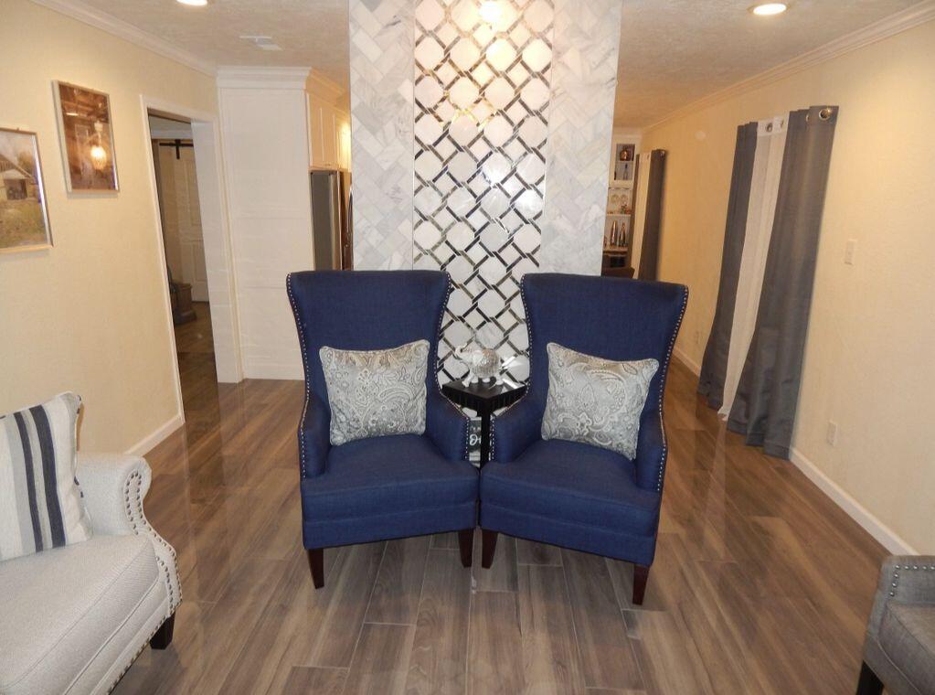 East End Luxury Gem - With Deck, Office & Huge Yard! - thumb 0