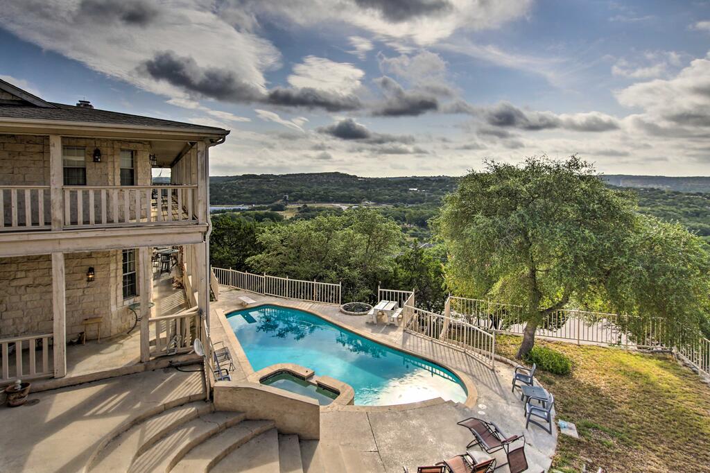 Expansive 6,000 Sq Ft Home With Pool! - thumb 1