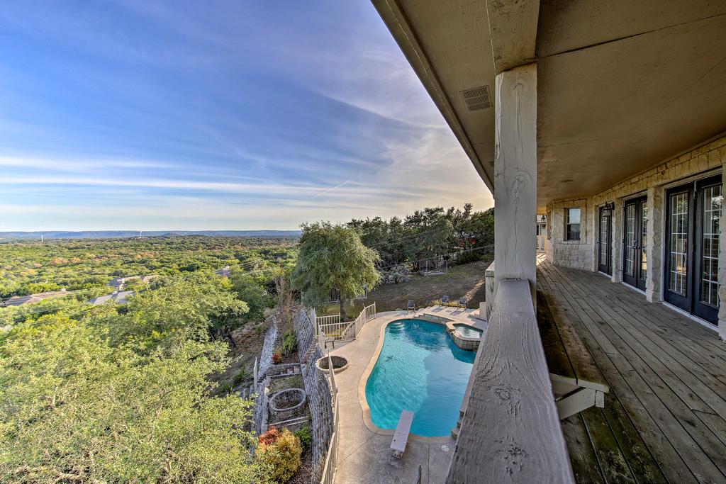 Expansive 6,000 Sq Ft Home With Pool! - thumb 3