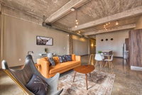 Exquisite Downtown Loft With complimentary valet Accommodation Houston