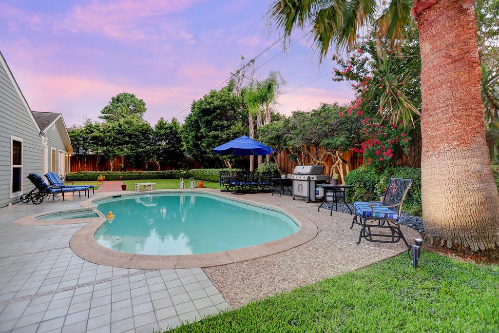 Exquisite House With Great Swimming Pool - thumb 1
