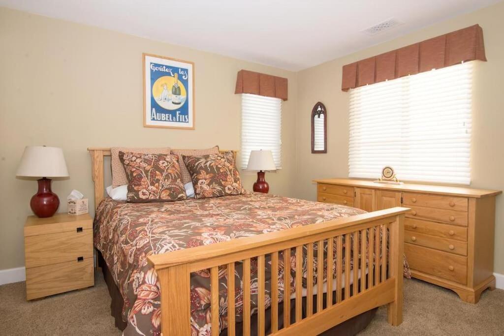 FURNISHED PRIVATE ROOM - NEAR PUBLIC TRANSIt - thumb 2