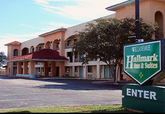 Hallmark Inn And Suites - thumb 1