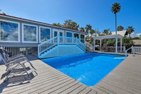 Home with Deck and Dock on San Jacinto River Accommodation Houston
