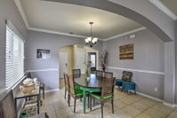 Houston Home with Yard Ideal for All Age Groups Accommodation Houston