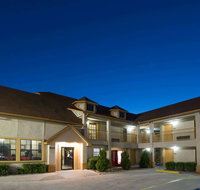 Howard Johnson by Wyndham San Marcos - Accommodation Houston