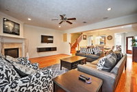 Ideal HOU Townhome - Walk to Central River Oaks Accommodation Houston
