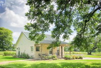 Booking Burton Accommodation Houston