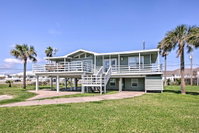 Jamaica Beach Retreat with Deck - Walk to the Beach Accommodation Houston