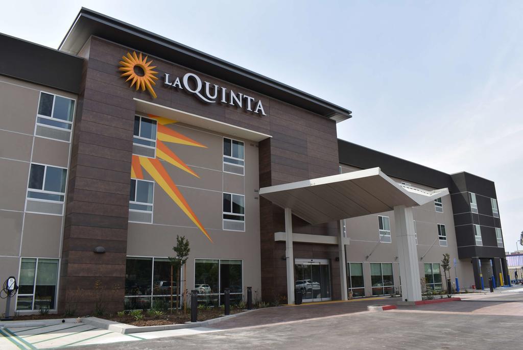 La Quinta Inn & Suites By Wyndham San Bernardino - thumb 0