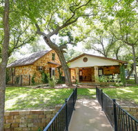Lake LBJ 4BR Home w/ Boat Deck Huge Yard - Accommodation Houston